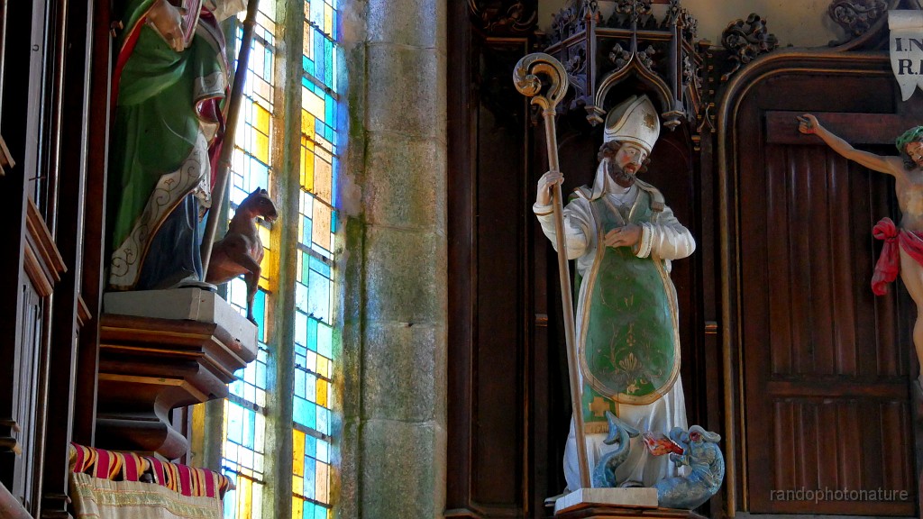 2025-05-09_11h-55m_415.JPG - Chapelle du rosaire de Lampaul-Ploudalmézeau : statue de St Paul Aurélien (XVII Siècle)