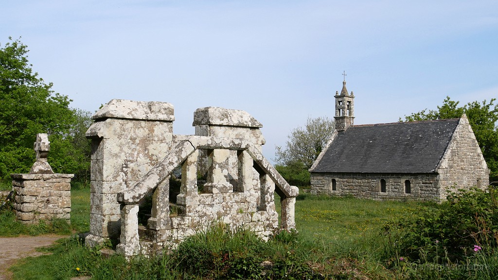 2022-05-01-10h-38m-23s_029.JPG - Chapelle Ar sonj et sa chaire à prêcher