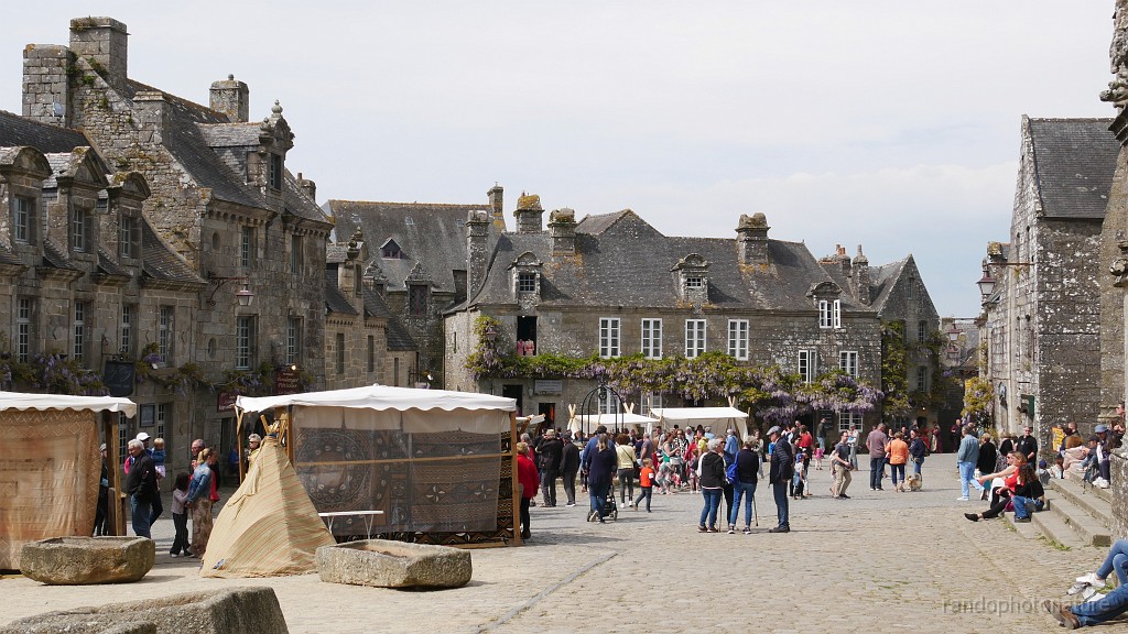 2022-05-01-16h-21m-23s_062.JPG - Locronan : place du l'église