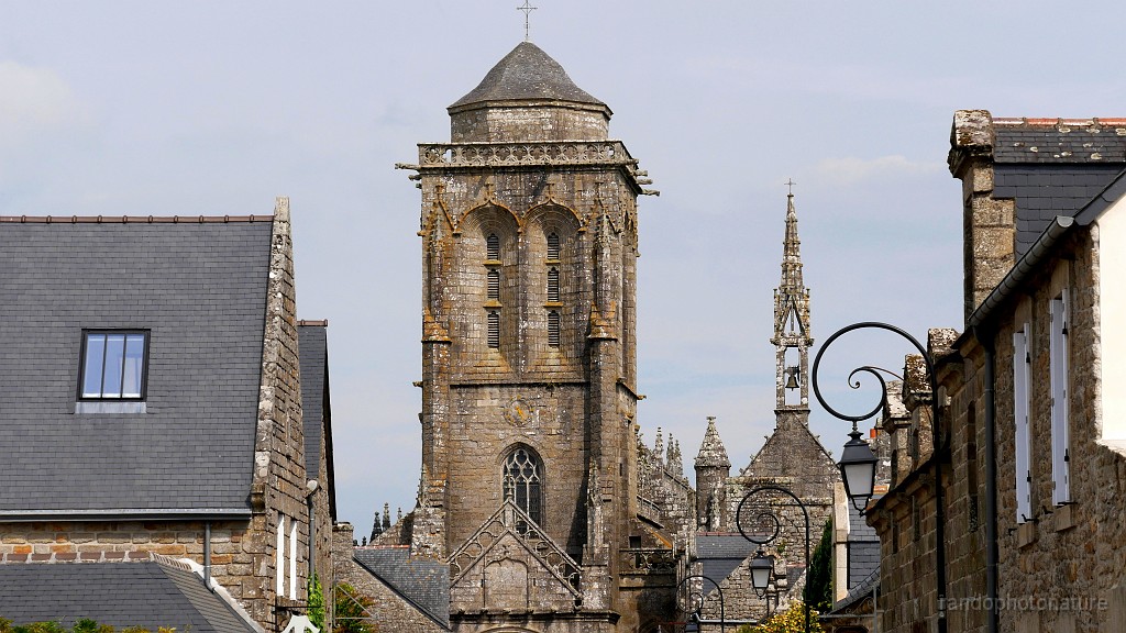 2022-05-01-16h-27m-41s_064.JPG - Locronan : Eglise St Ronan (XVe siècle) et vieillles maisons