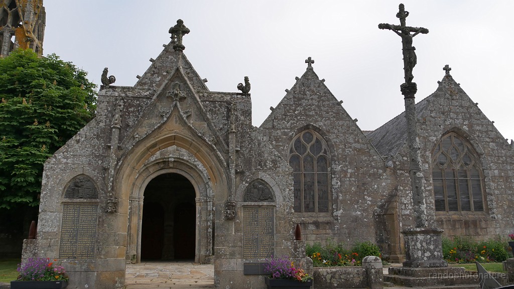 2022-05-06-08h-51m-02s_336.JPG - Esquibien : église Saint-Onneau et son porche