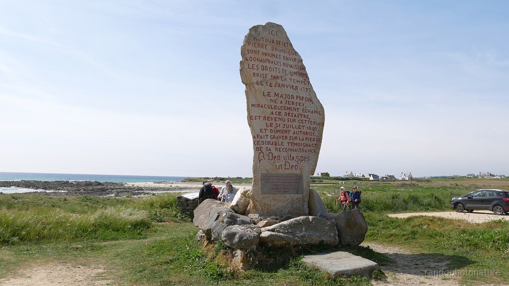2022-05-06-16h-06m-34s_416.JPG - Le menhir des droits de lhomme