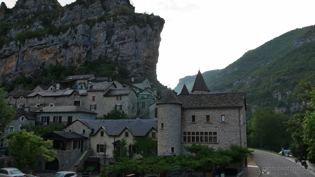 2023-05-23-07h-19m-41s_136.JPG - Manoir de la Malène (XV - XVI s) vu depuis notre chambre à l'auberge de l'embarcadère