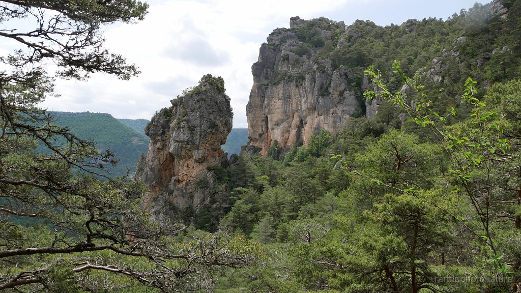 2023-05-24-14h-21m-47s_245.JPG - Début de la corniche du causse Méjean