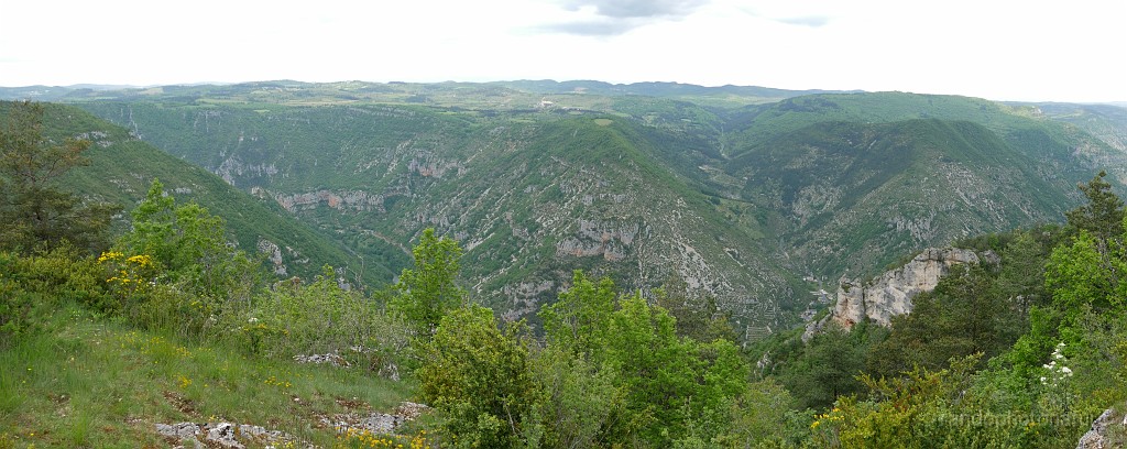 2023-05-25-13h-26m-29s_290.JPG - En face le causse de Sauveterre