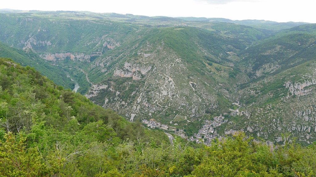 2023-05-25-13h-37m-10s_292.JPG - Au fond des gorges : la Malène