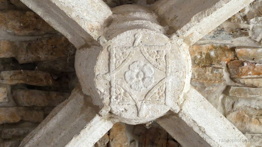 2023-05-26-12h-07m-43s_332.JPG - Eglise de Hures : clef de voûte