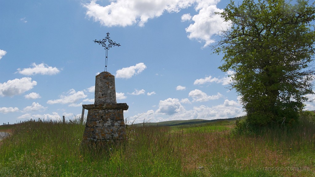 2023-05-26-12h-16m-55s_333.JPG - Croix de chemin