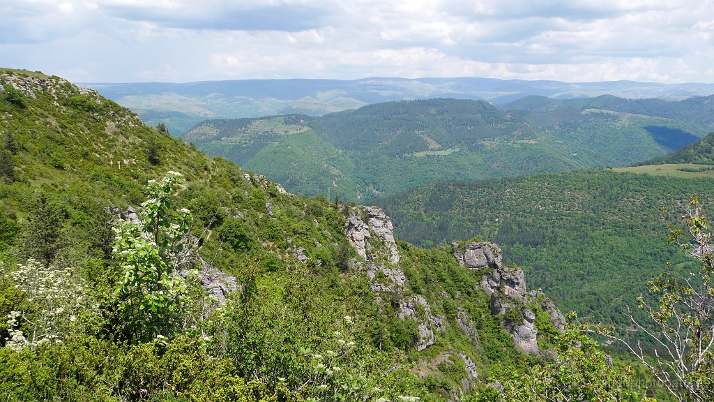 2023-05-27-13h-57m-43s_385.JPG - Nous amorçons la descente vers Florac