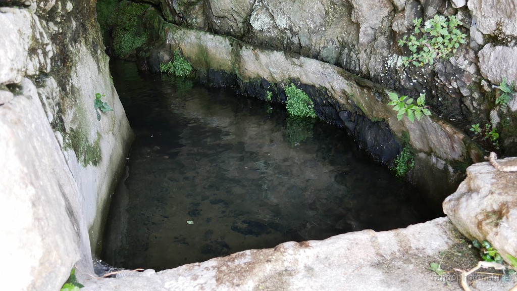 2021-06-06_11h-31m-24s_042.JPG - La fontaine de Haut Ségur