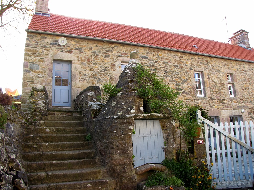 2018-04-25_10h-02m-31s_221.JPG - La fontaine en face de la maisons Millet