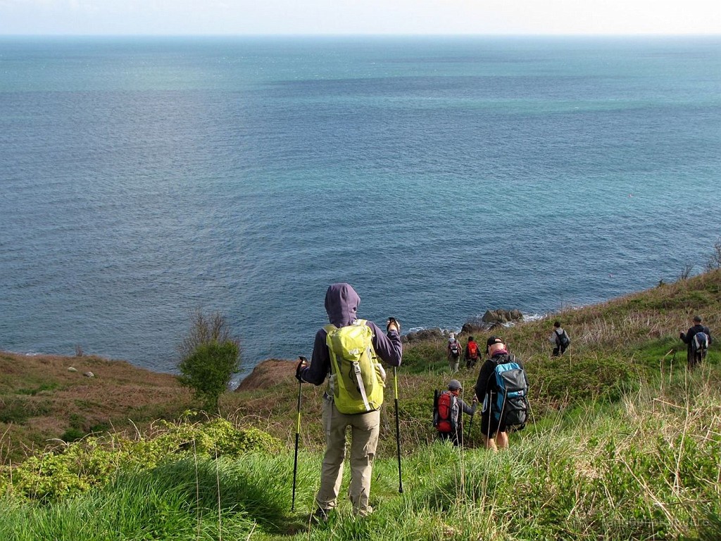 2018-04-25_10h-13m-56s_228.JPG - Raide descente pour retrouver le GR