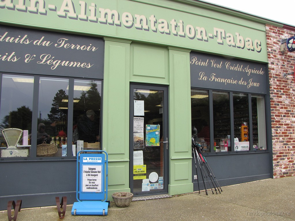2018-04-27_11h-56m-03s_340.JPG - Alimentation et Bar de Siouville