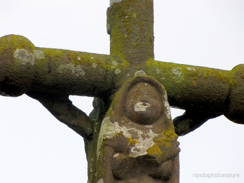 2014-04-27_09h-33m-32s_024.JPG - Calvaire de Menhars (détails)
