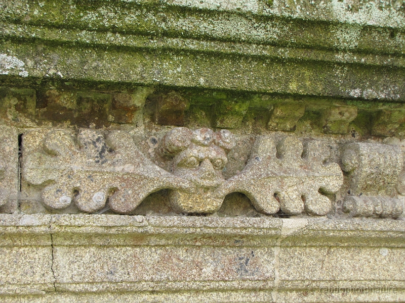 2014-04-28_12h-20m-38s_153.JPG - Enclos paroissial de Sizun : "homme vert"