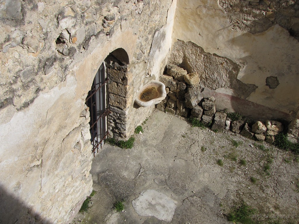 2017-04-15_10h-22m-00s_028.JPG - Vieux village de Sahune : intérieur de l'eglise