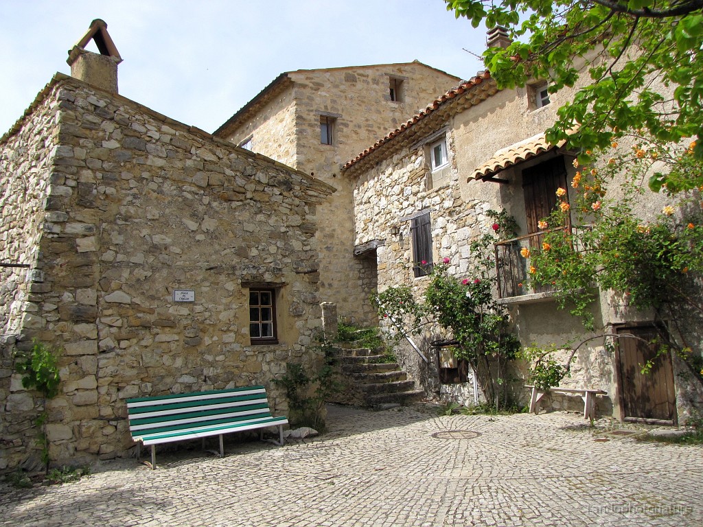 2017-04-15_14h-04m-46s_053.JPG - Arpavon : place de l'Eglise