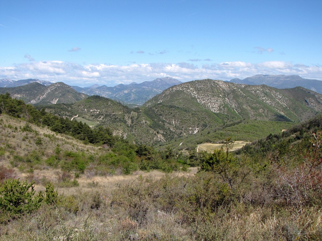 2017-04-16_12h-10m-04s_139.JPG - Vue sur la Serre de Chante-Perdrix