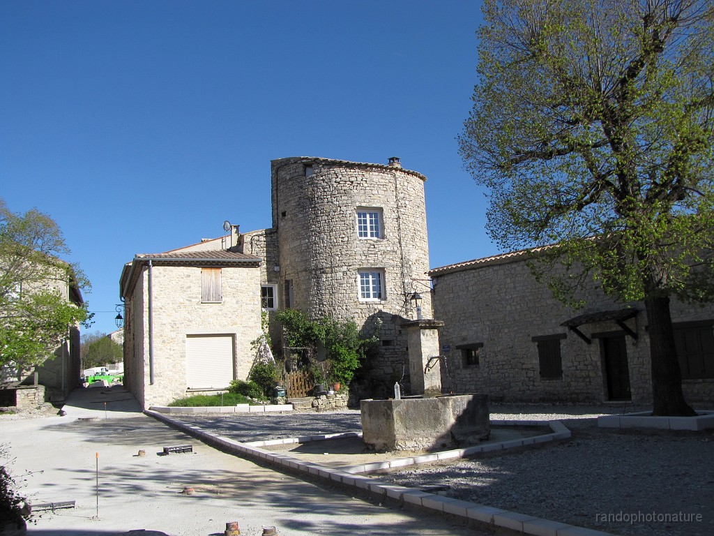 2017-04-18_17h-43m-51s_259.JPG - St Auban sur l'Ouvèze : tour et place