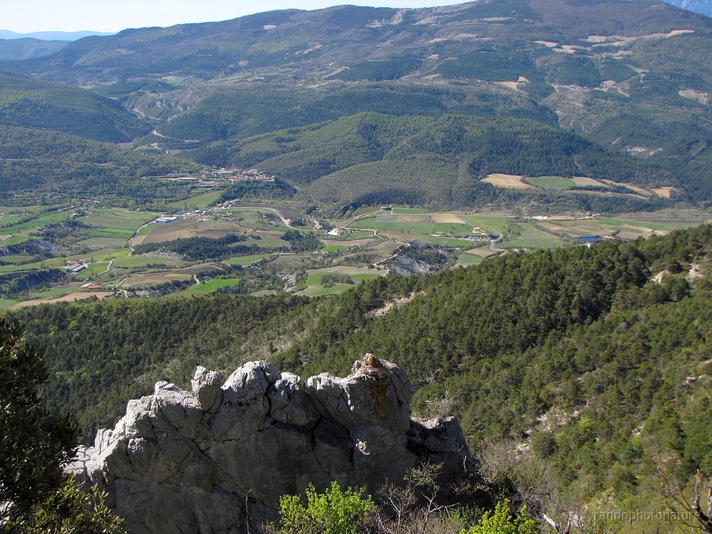 2017-04-19_11h-00m-42s_287.JPG - Vue depuis la caverne de l'ours sur la vallée de l'Ouvèze