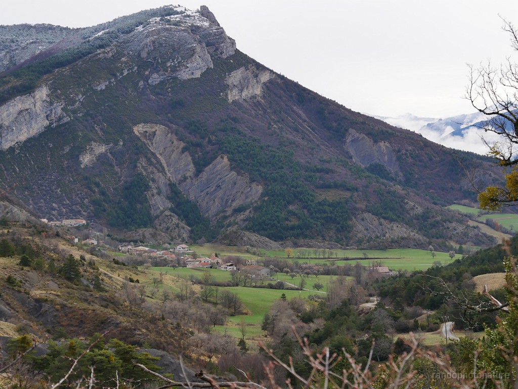 2019-04-07_09h-44m-39s_019.JPG - La Piarre au pied de la montagne Le Pertus