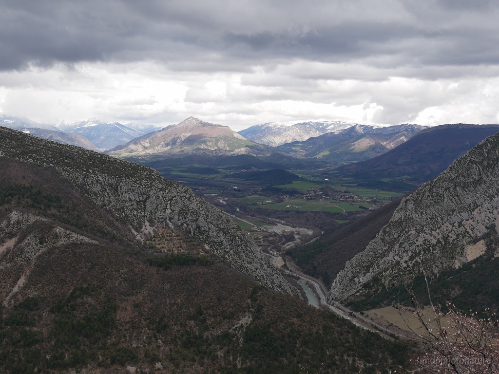 2019-04-07_15h-50m-30s_060.JPG - Vue vers la vallée du Buëch au nord de Serres