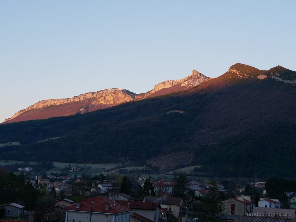2019-04-08_07h-17m-33s_073.JPG - La Roche Beaumont vue depuis la chambre d'hôtel