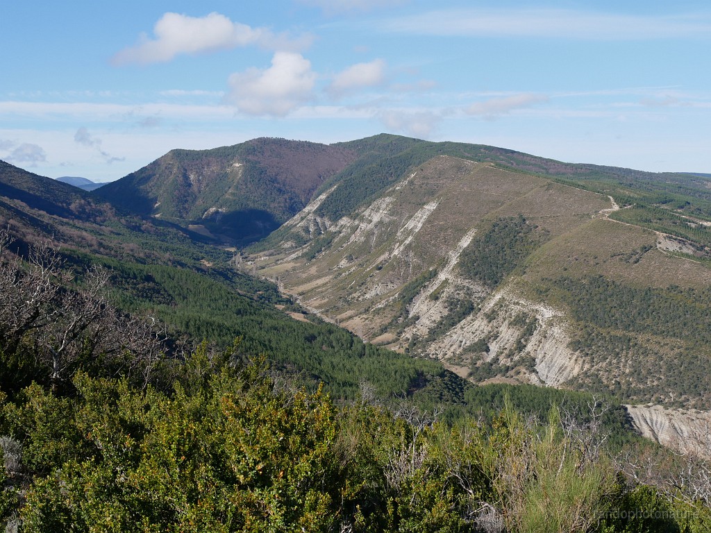 2019-04-08_09h-53m-27s_085.JPG - Vue sur La Combe et la crête d'Aumagne
