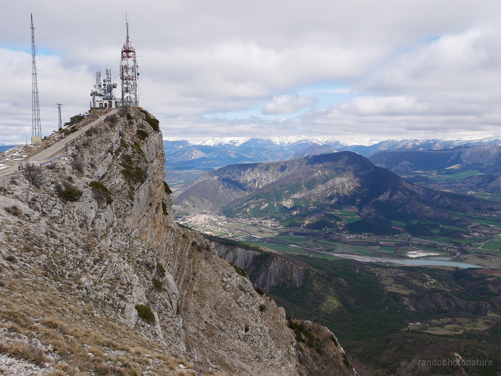 2019-04-08_12h-21m-55s_103.JPG - La Roche Beaumont (1546 m) et ses antennes