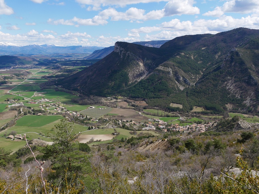 2019-04-08_15h-03m-33s_118.JPG - Trescléoux et le Mont Garde
