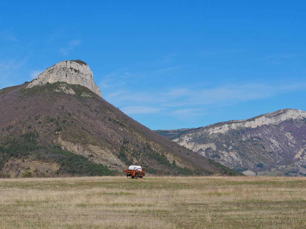 2019-04-09_09h-37m-31s_141.JPG - Le plateau de Lagrand dominé par le Mont Garde