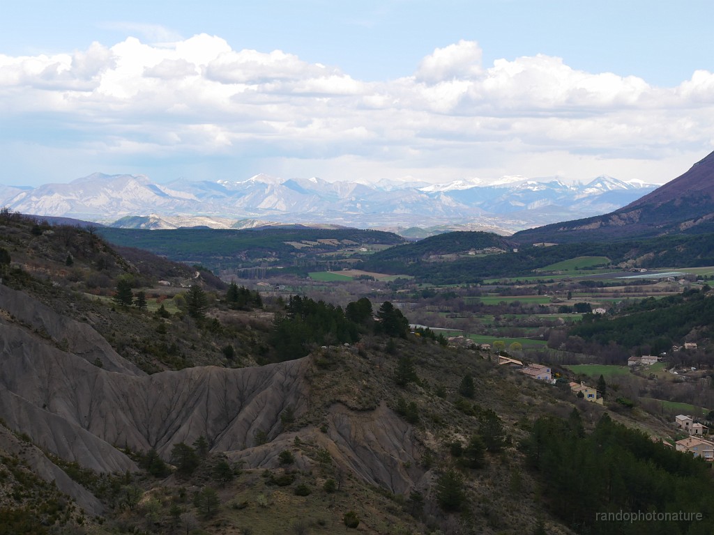 2019-04-09_16h-16m-56s_185.JPG - Au fond les contreforts du Mercantour