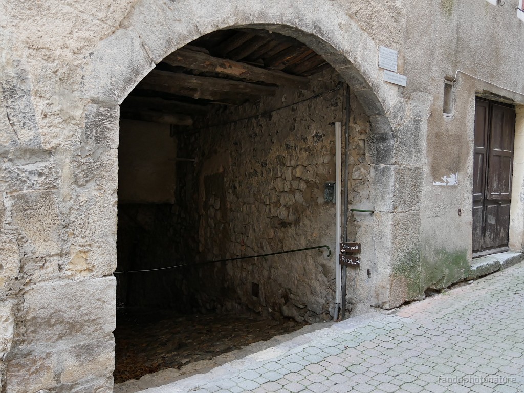 2019-04-10_08h-47m-15s_189.JPG - Passage vouté à Orpierre
