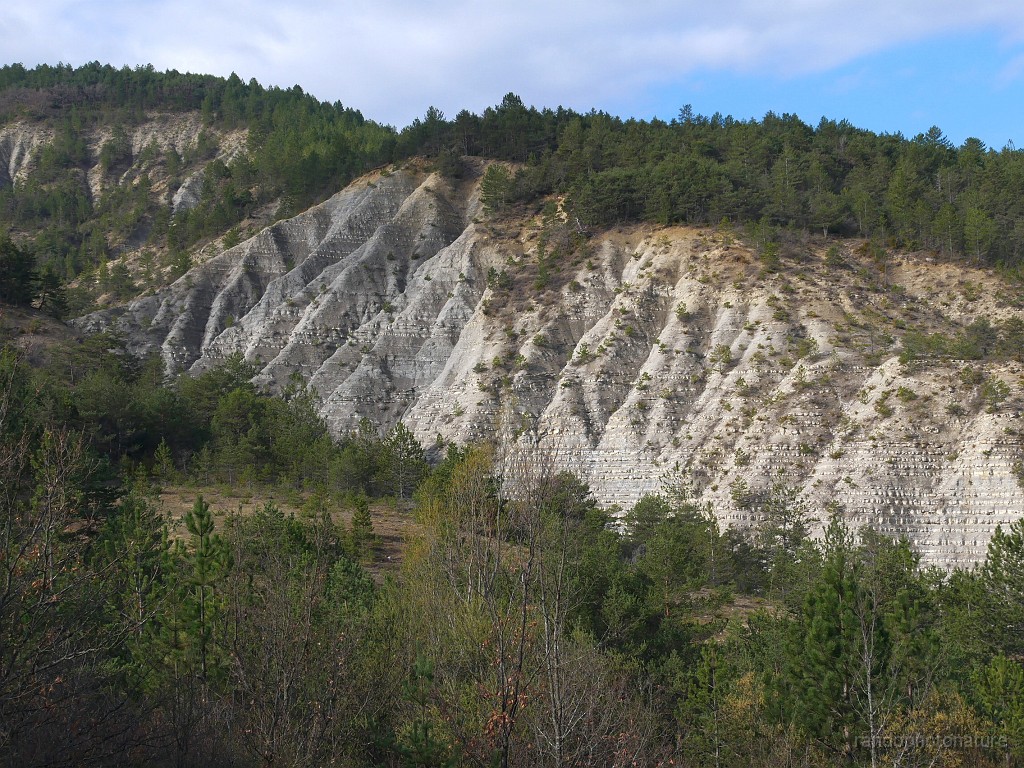 2019-04-11_09h-44m-14s_241.JPG - Des roubines (couches sédimentaires de calcaire et d'argile)