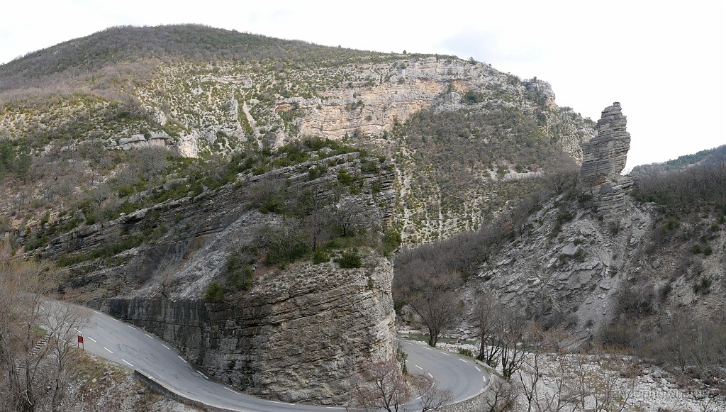 2019-04-11_11h-14m-50s_265__.JPG - les gorges de la Méouge : le rocher du Château