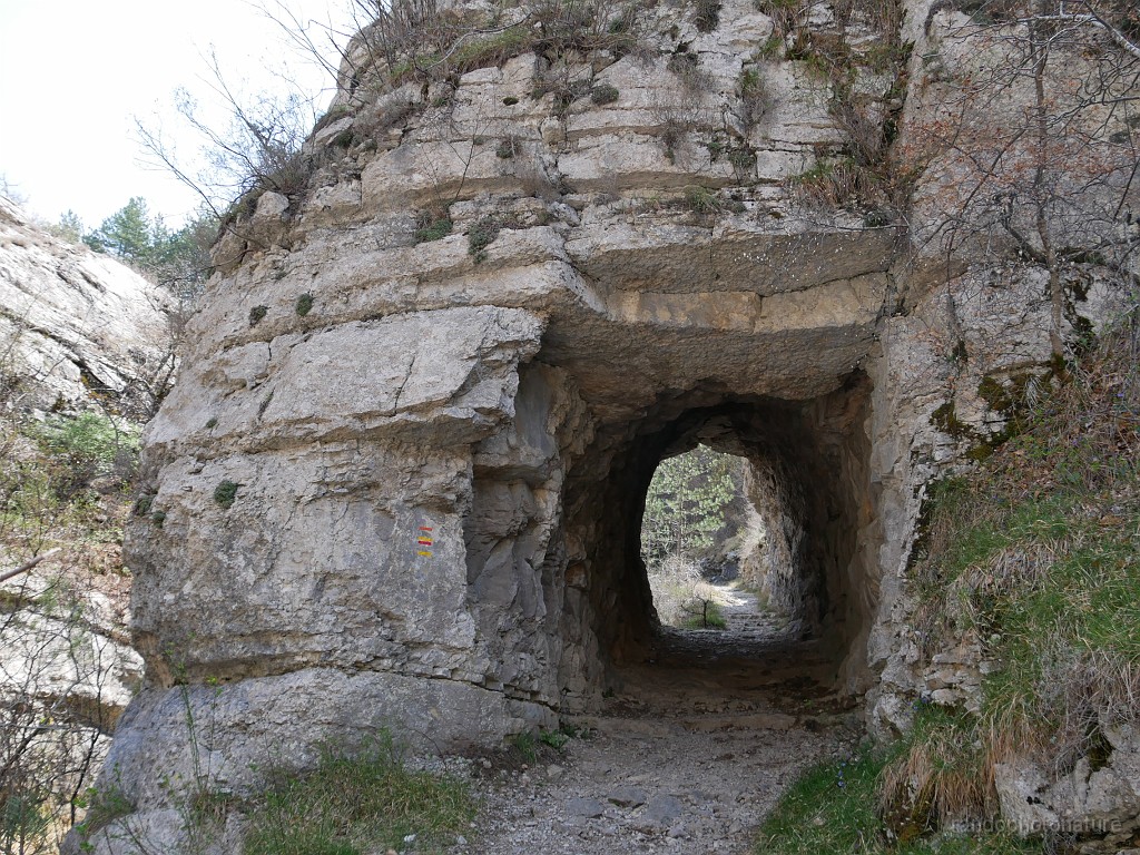 2019-04-12_13h-57m-47s_378.JPG - L'arche des gorges du Riou