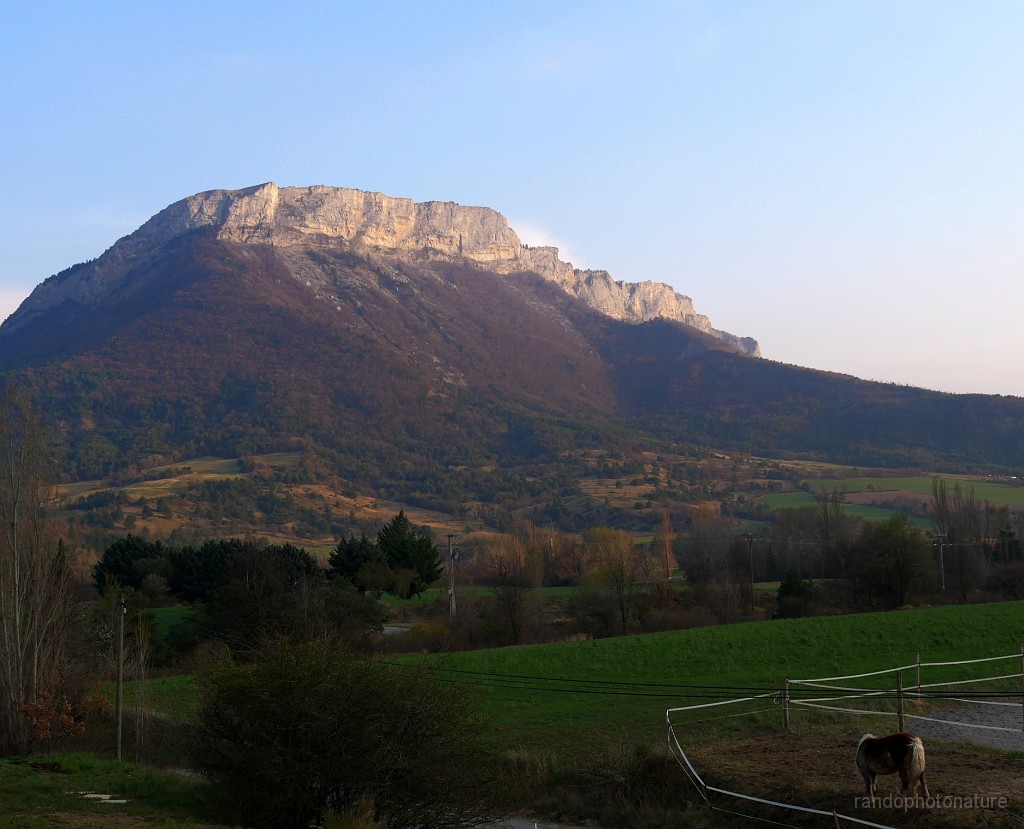 2019-04-12_19h-25m-56s_405.JPG - Montagne le Révuaire (1299 m) vue depuis le gîte