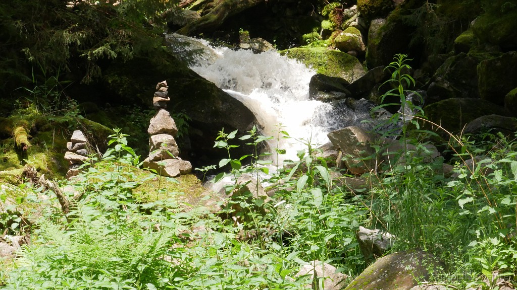 2024-06-04_13h-27m_156.JPG - Cairn et cascade
