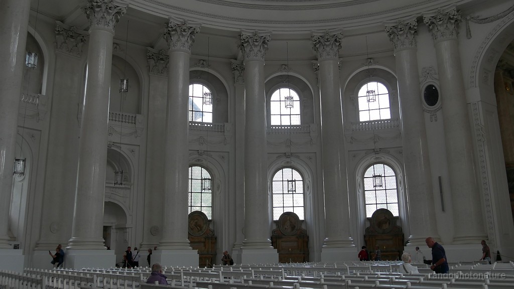 2024-06-05_16h-19m_259.JPG - Intérieur tout en blanc