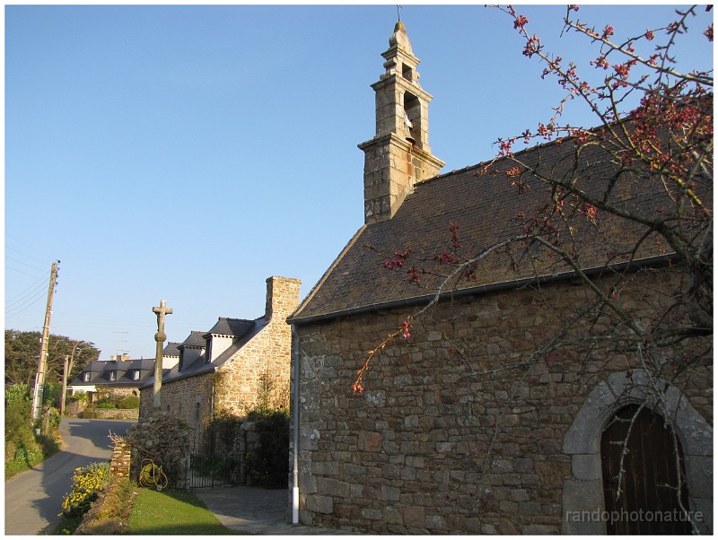 2010-04-10-09h-30m-15s_040.jpg - Village et chapelle de Kermouster