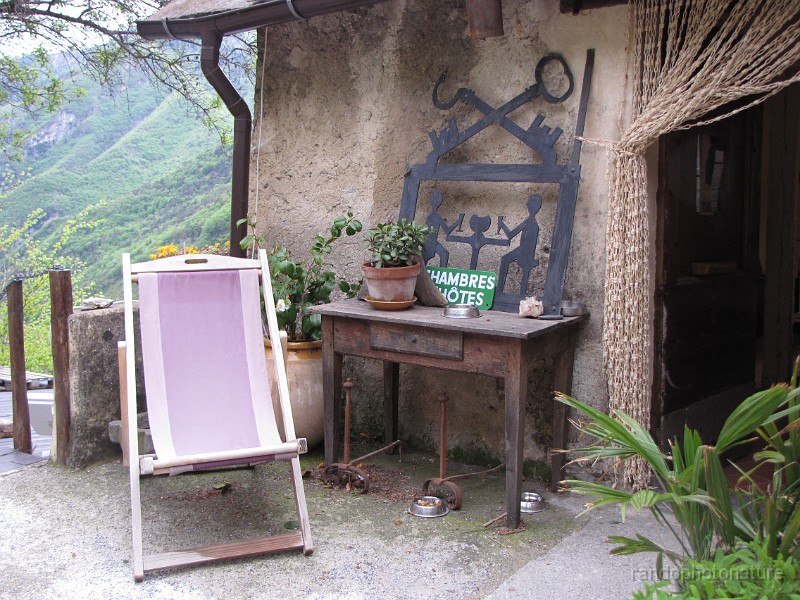 2012-04-30_08h-20m-52s_139.JPG - Entrée du gîte Bergiron