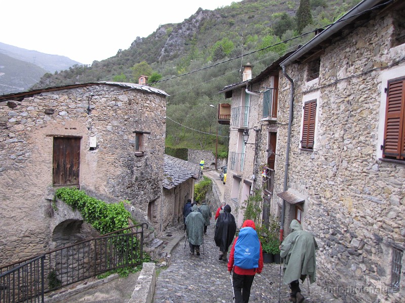 2012-04-30_09h-02m-20s_141.JPG - Départ sous la pluie