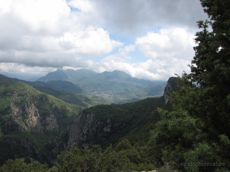 2012-05-02_14h-35m-57s_256.JPG - Vallon de Guiou et Sospel au fond