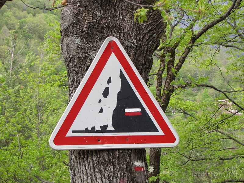 2012-05-04_15h-20m-37s_339.JPG - Balisage interdit