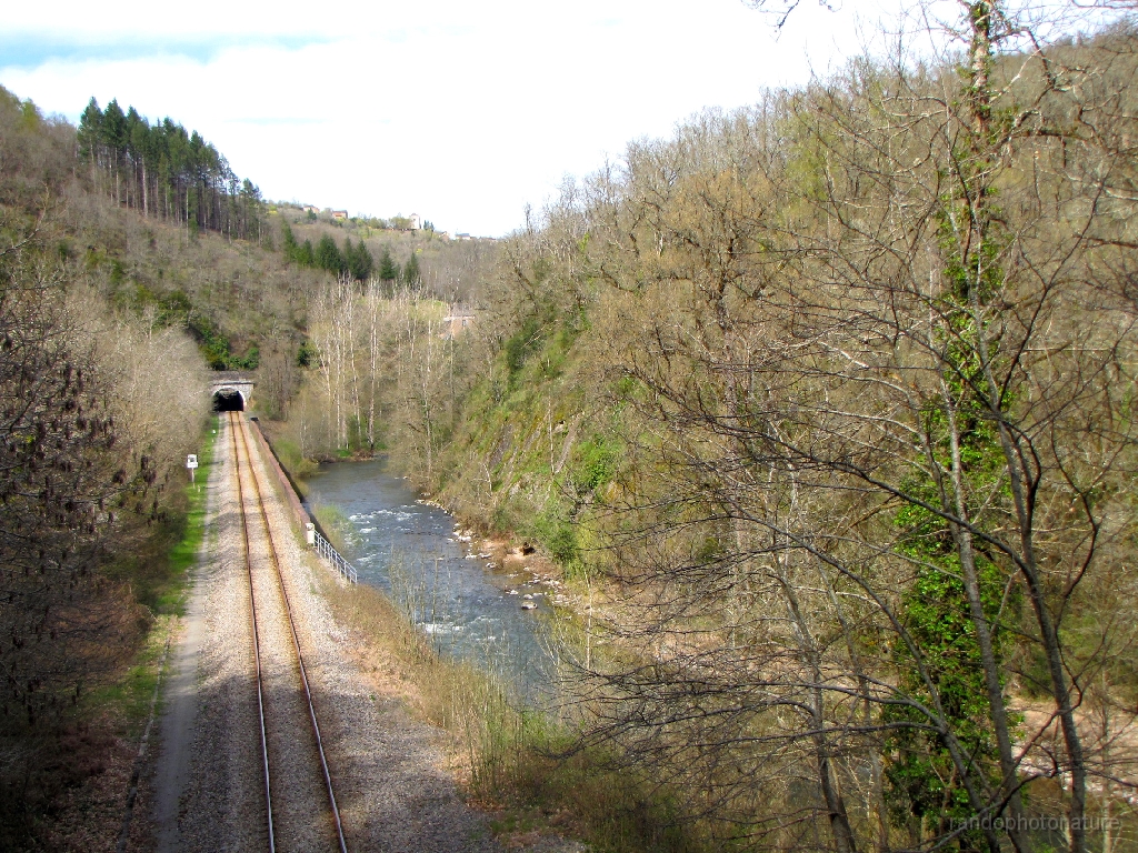 2016-04-03_16h.04m.26s_00058.JPG - Le chemin de fer passe aussi dans les gorges