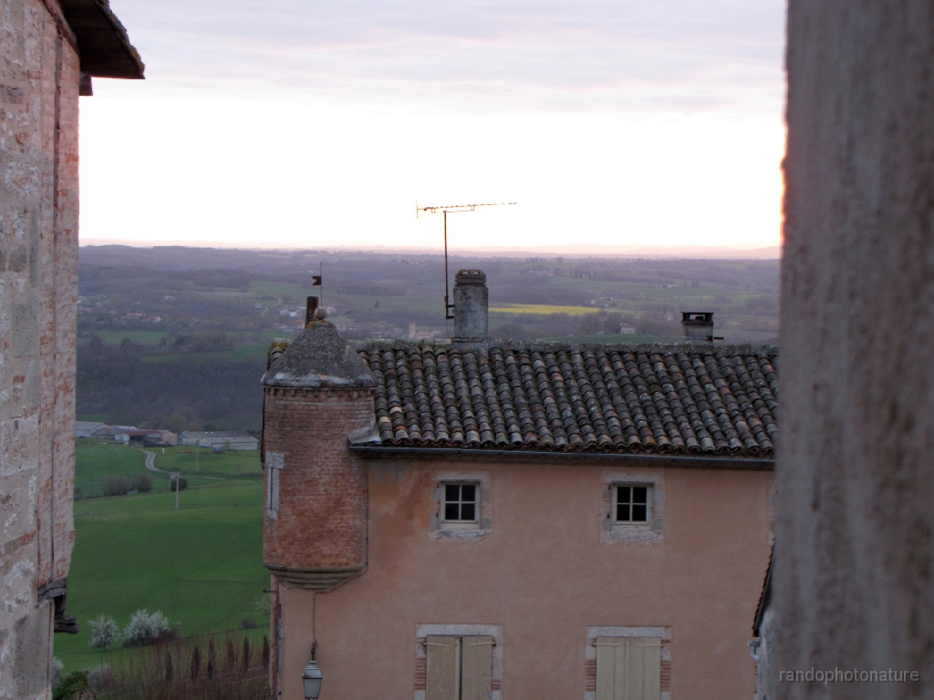 2016-04-06_07h.40m.18s_00173.JPG - Vue depuis la chambe de l'hôtel des Consuls