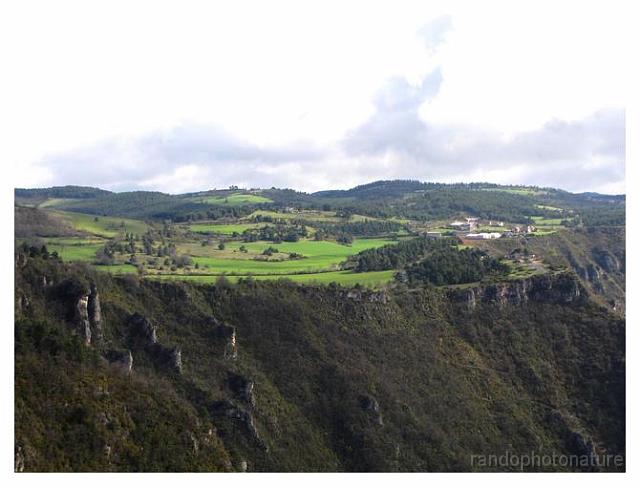 048.jpg - La maxane (sur le causse méjean) vu du Sauveterre