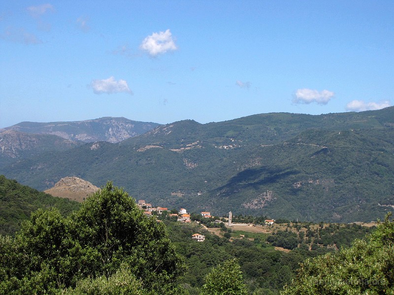 013.JPG - Vue de haut du village de Carbini