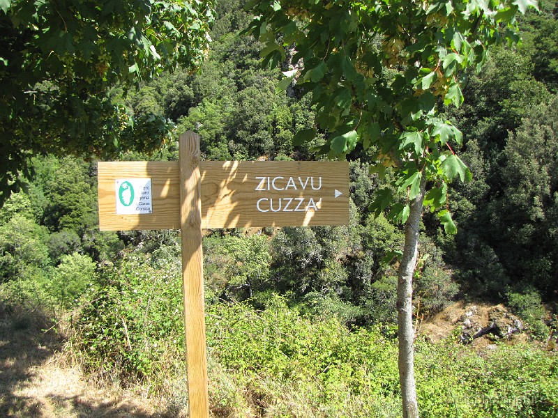 089.JPG - Le balisage est en corse